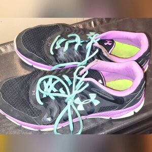 UNDERARMOR SIZE 11 WOMANS SHOES